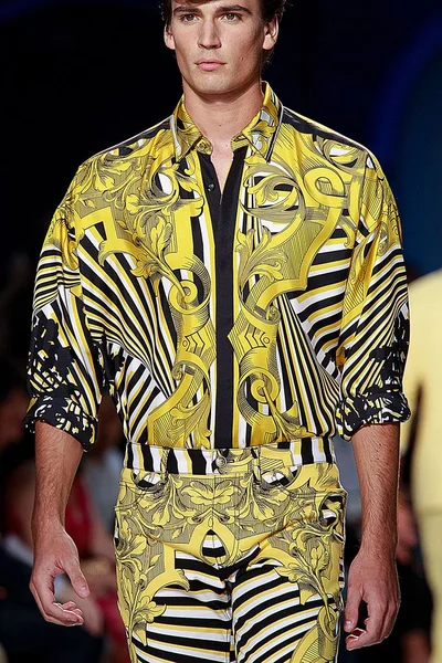 Look 27
